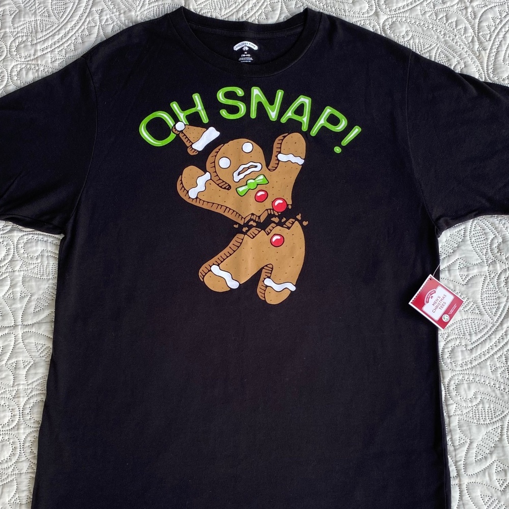 ⭐️Free with bundle⭐️NWT “OH Snap!” Gingerbread Man Holiday T Shirt Mens Sz M